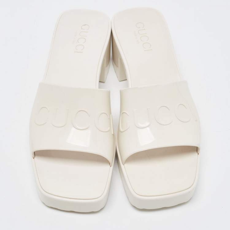Pre Owned Gucci Cream Rubber Slides Size 36