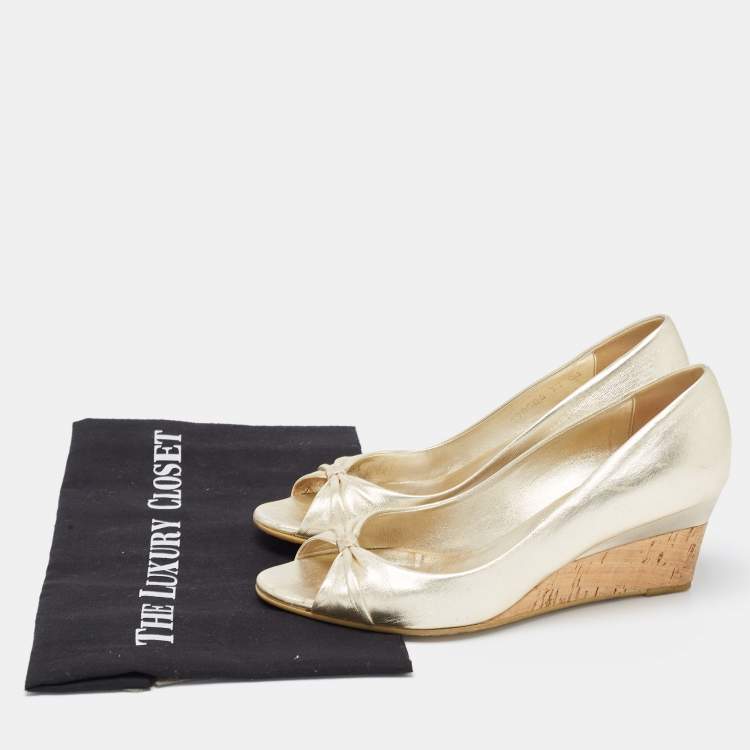 Pre Owned Gucci Gold Leather Wedge Open Toe Pumps Size 37