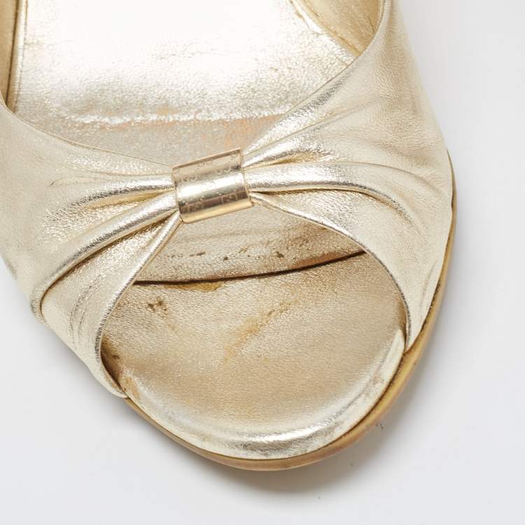 Pre Owned Gucci Gold Leather Wedge Open Toe Pumps Size 37
