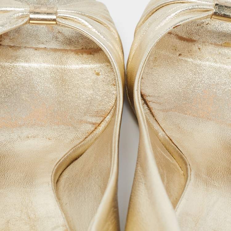 Pre Owned Gucci Gold Leather Wedge Open Toe Pumps Size 37