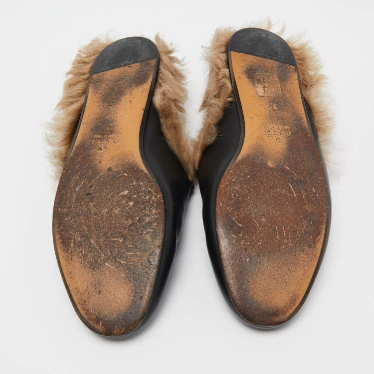 مملوكة مسبقً�ا Gucci Black Leather and Fur Princetown Horsebit Flat Mules Size 37