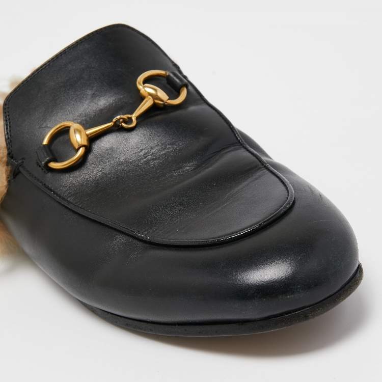 مملوكة مسبقًا Gucci Black Leather and Fur Princetown Horsebit Flat Mules Size 37