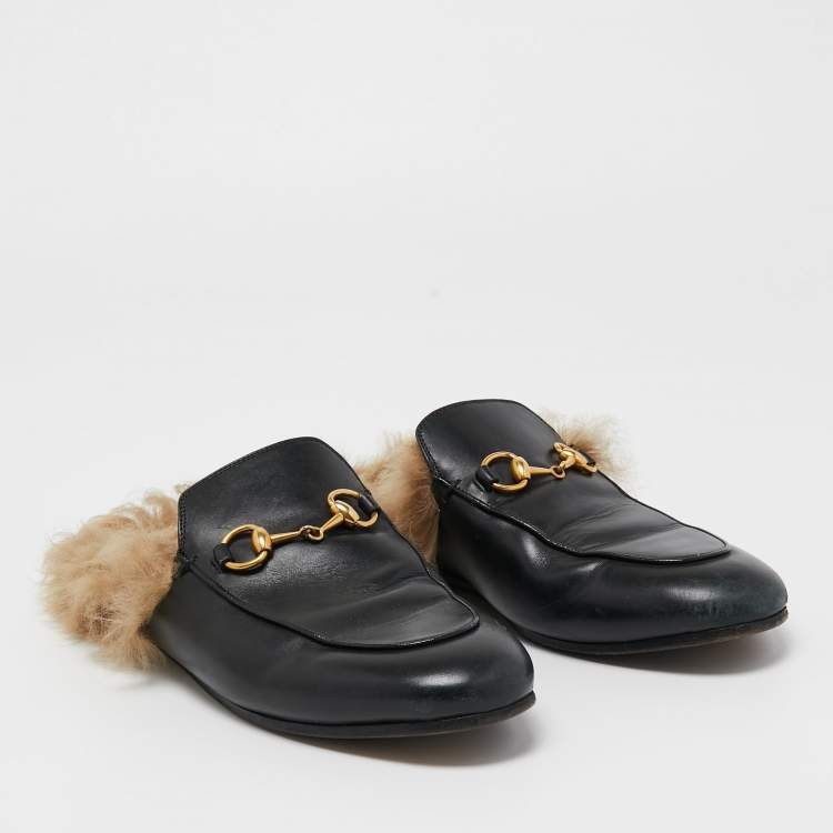 مملوكة مسبقًا Gucci Black Leather and Fur Princetown Horsebit Flat Mules Size 37