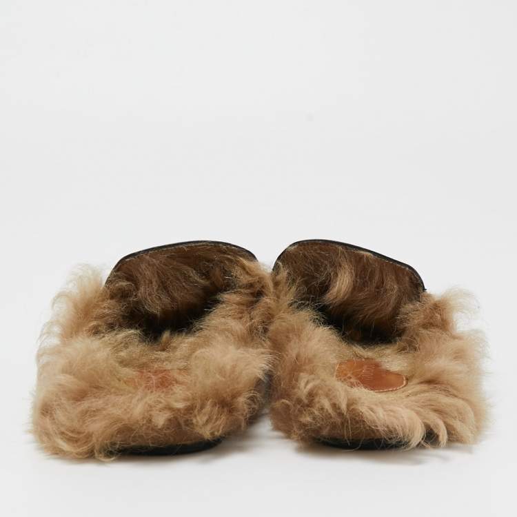 مملوكة مسبقًا Gucci Black Leather and Fur Princetown Horsebit Flat Mules Size 37