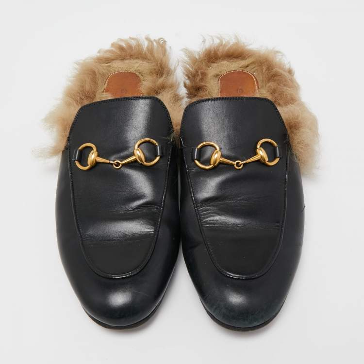 مملوكة مسبقًا Gucci Black Leather and Fur Princetown Horsebit Flat Mules Size 37