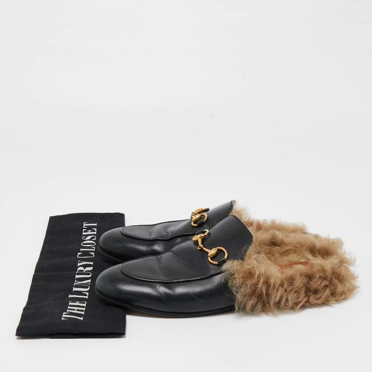 مملوكة مسبقًا Gucci Black Leather and Fur Princetown Horsebit Flat Mules Size 37