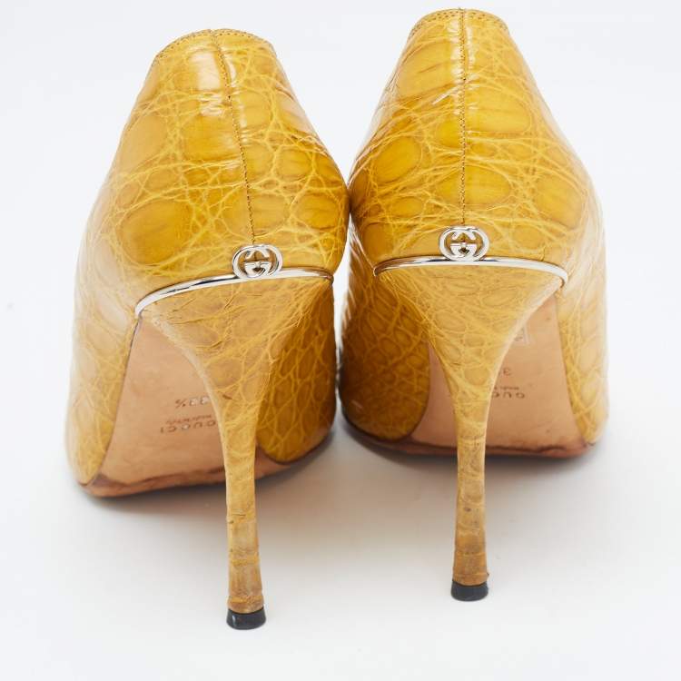 مملوكة مسبقًا Gucci Yellow Crocodile  Peep Toe Pumps Size 39.5