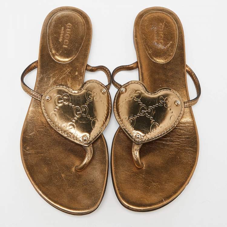 Pre Owned Gucci Golden Metallic Gold Leather Heart Thong Flat Slides Size 36