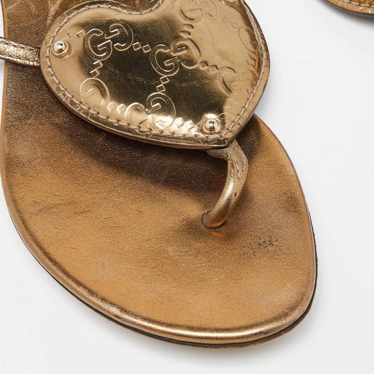 Pre Owned Gucci Golden Metallic Gold Leather Heart Thong Flat Slides Size 36