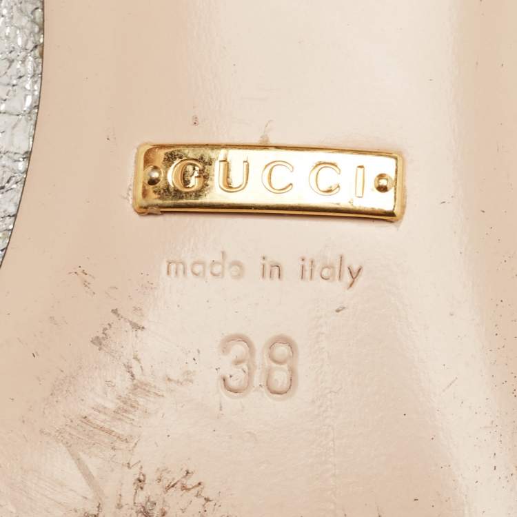 مملوكة مسبقًا Gucci Silver Laminated Leather GG Marmont Fringe Pumps Size 38