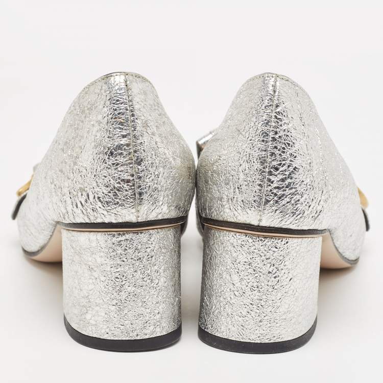 مملوكة مسبقًا Gucci Silver Laminated Leather GG Marmont Fringe Pumps Size 38