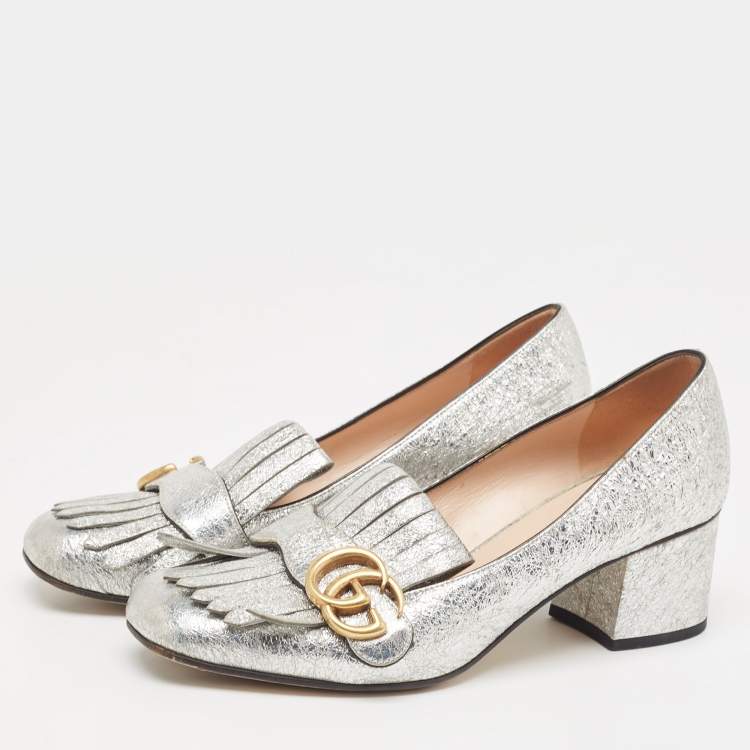 مملوكة مسبقًا Gucci Silver Laminated Leather GG Marmont Fringe Pumps Size 38
