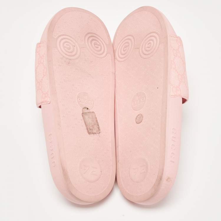 Pre Owned Gucci Pink GG Supreme Canvas Pool Slides Size 39