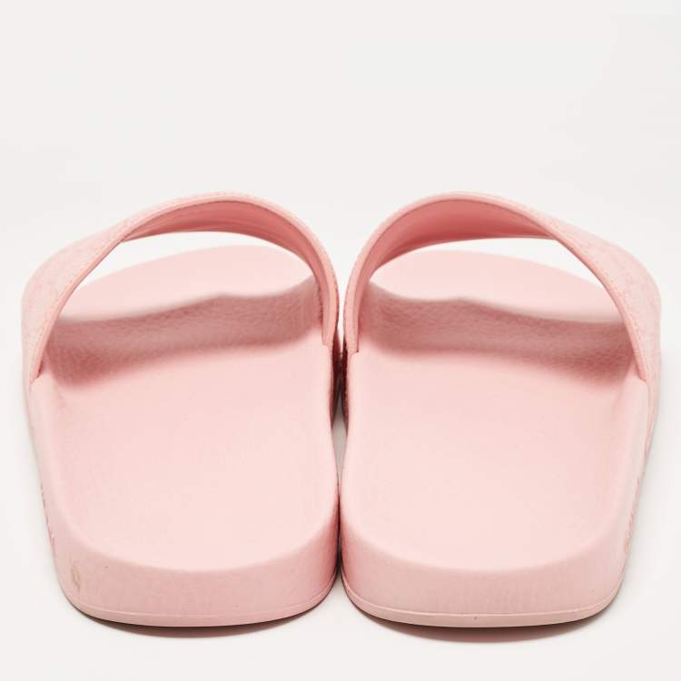 Pre Owned Gucci Pink GG Supreme Canvas Pool Slides Size 39
