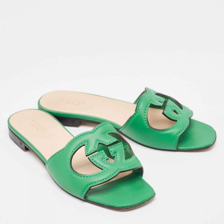 مملوكة مسبقًا Gucci Green Leather Interlocking G Cut Out Flat Slides Size 35.5