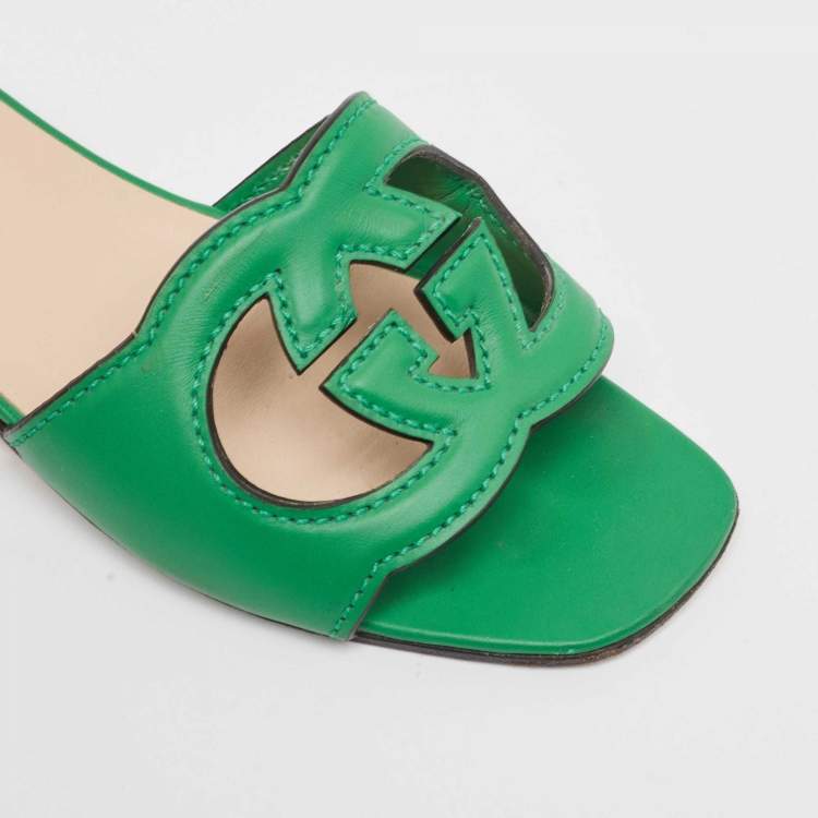 مملوكة مسبقًا Gucci Green Leather Interlocking G Cut Out Flat Slides Size 35.5