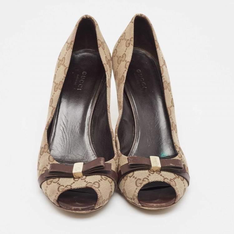 Pre Owned Gucci Beige/Brown Canvas and Leather  Peep Toe Pumps Size 39