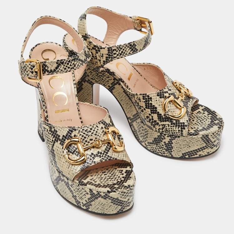مملوكة مسبقًا Gucci Beige/Black Python Embossed Leather Horsebit Platform Ankle Strap Sandals 40
