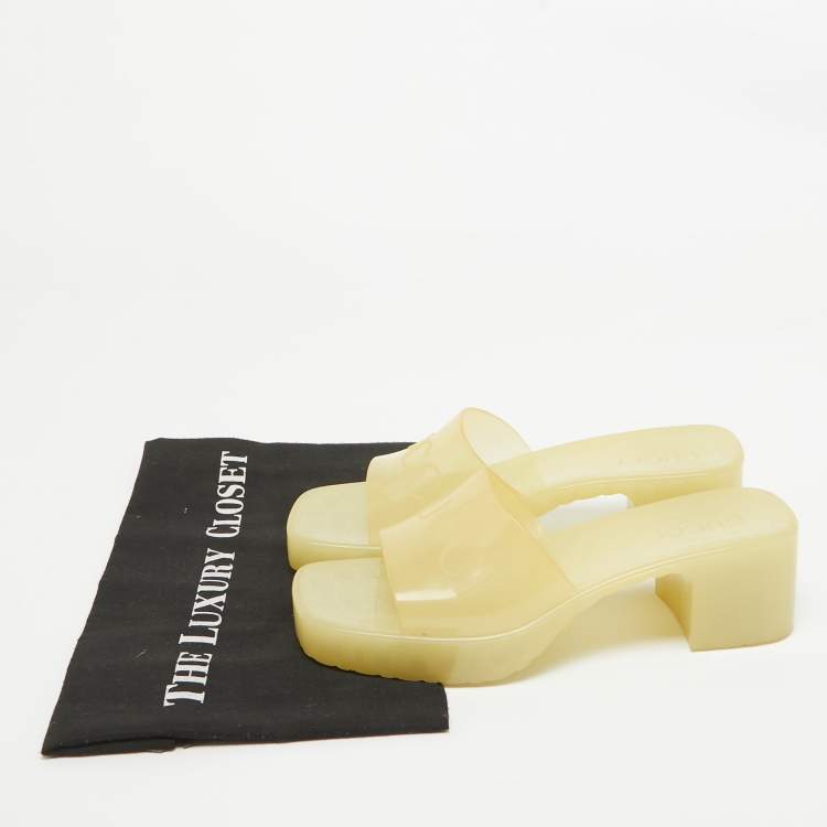 Pre Owned Gucci Light Yellow Rubber Logo Embossed Slide Sandals Size 37