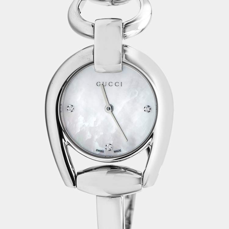 Pre Owned Gucci Mother Of Pearl Stainless Steel Horsebit YA139506  Women's Wristwatch 28 mm