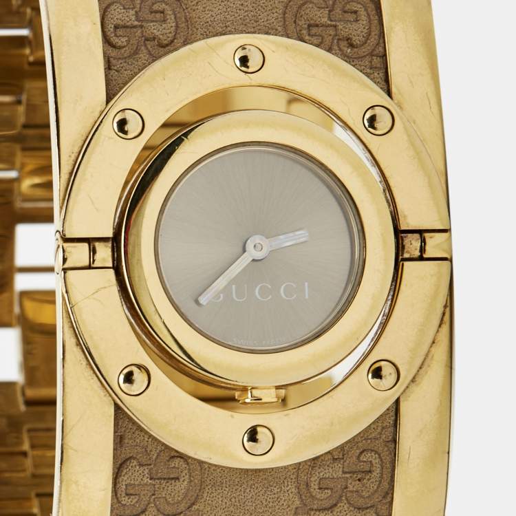 Pre Owned Gucci Brown Two Tone Stainless Steel Leather Twirl YA112434 Women's Wristwatch 33 mm