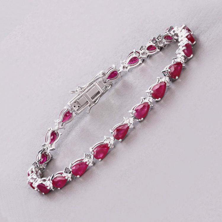 مملوكة مسبقًا 8.40 cts Mozambique Ruby and Diamond 14K White Gold Tennis Bracelet