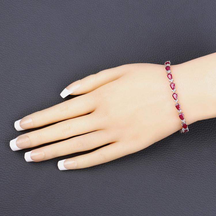 مملوكة مسبقًا 8.40 cts Mozambique Ruby and Diamond 14K White Gold Tennis Bracelet