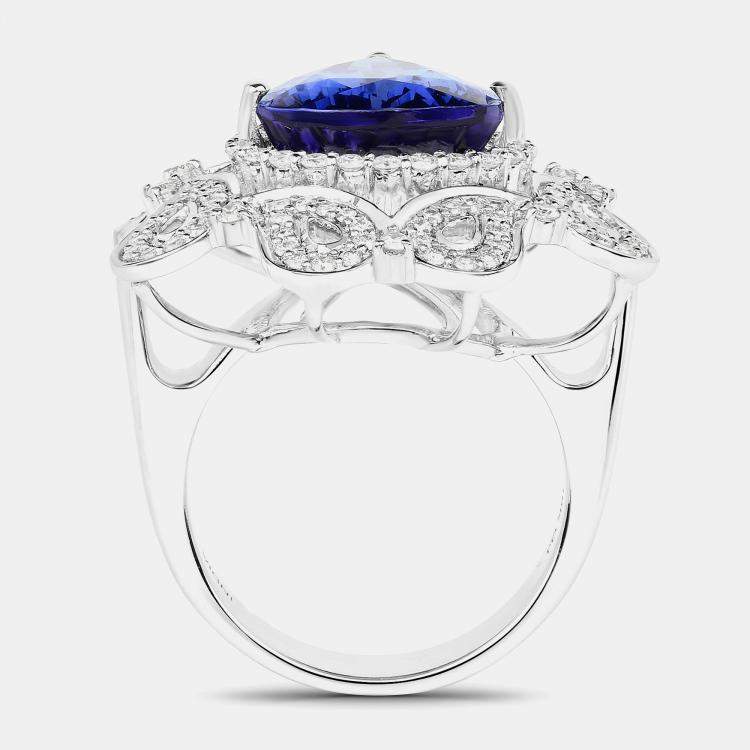 مملوكة مسبقًا 10.43 cts Tanzanite and Diamond 18K White Gold Halo Ring US Size 8