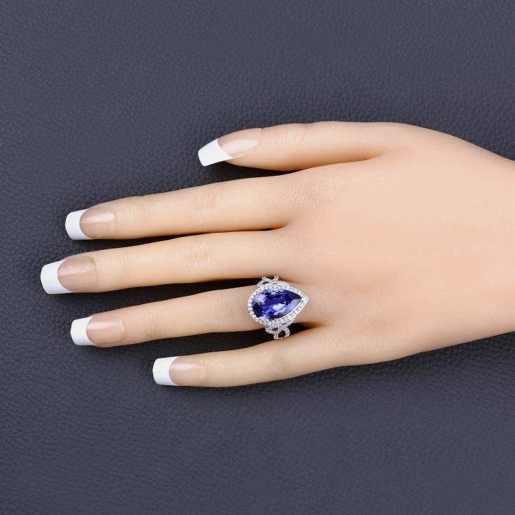 مملوكة مسبقًا 5.24 cts Tanzanite and Diamond 14K White Gold Statement Ring US Size 7