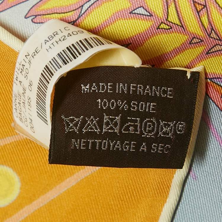 مملوكة مسبقًا Hermès Multicolor Printed Silk Bagage a Main Scarf