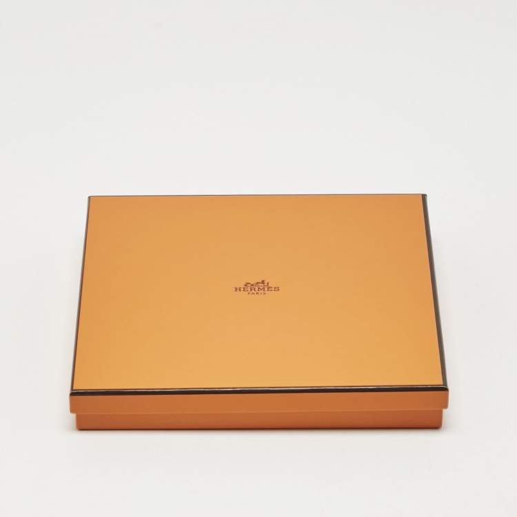 Pre Owned Hermès Caramel Brown/Off-White Eperon D'Or Print Silk Square Scarf 