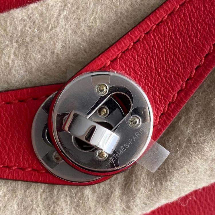 Pre Owned Hermes Red Swift Leather Mini Lindy 19 Crossbody Bag