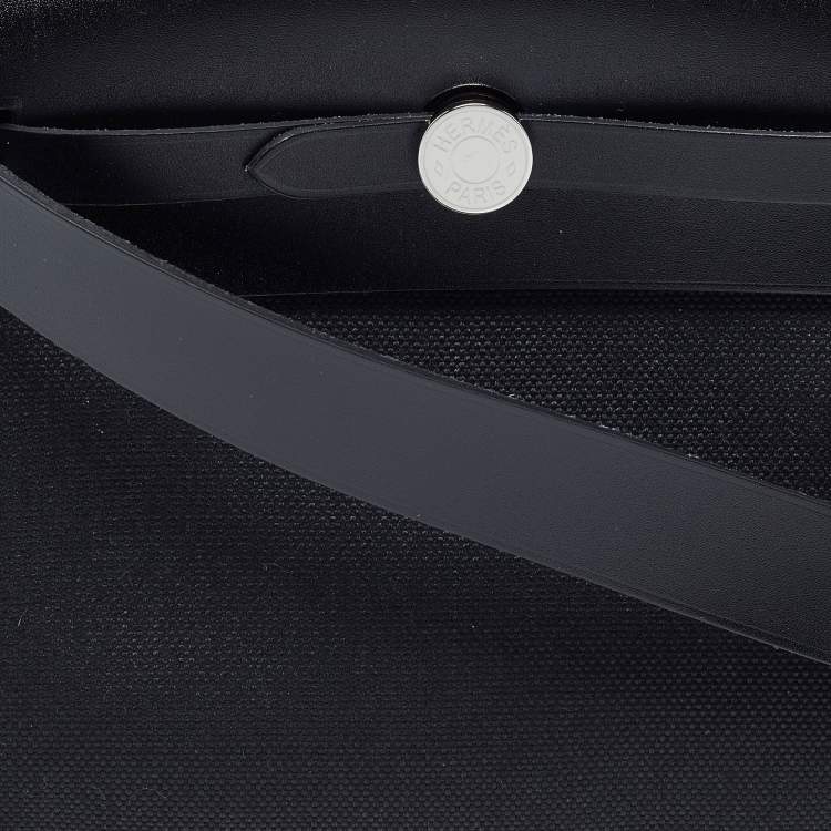 Pre Owned Hermes Herbag Zip 20 Noir Militaire Toile and Vache Hunter Shoulder Bag