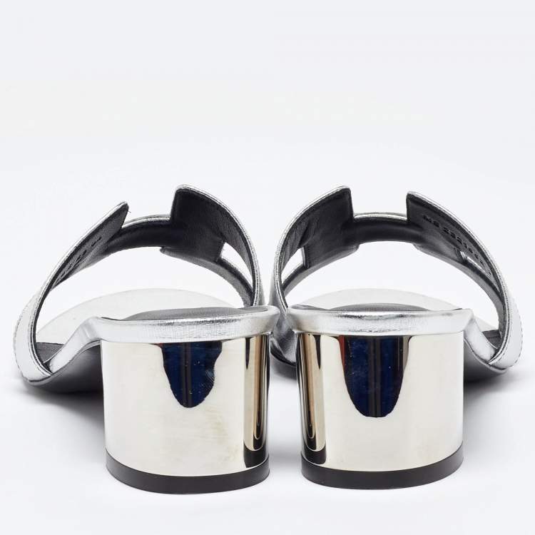 Pre Owned Hermes Silver Leather Oasis Slide Sandals Size 38