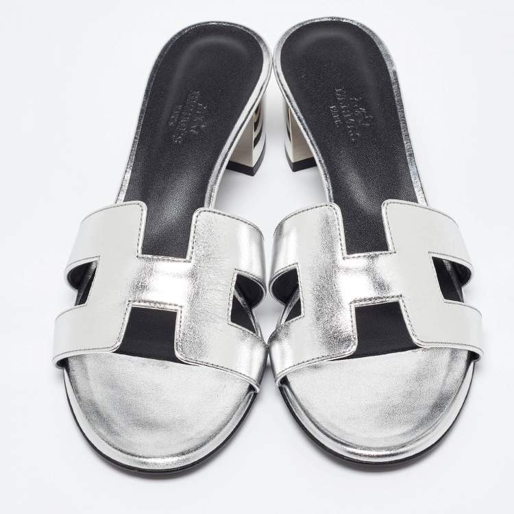 Pre Owned Hermes Silver Leather Oasis Slide Sandals Size 38