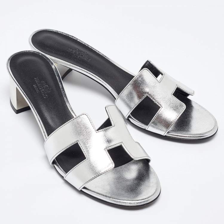 Pre Owned Hermes Silver Leather Oasis Slide Sandals Size 38
