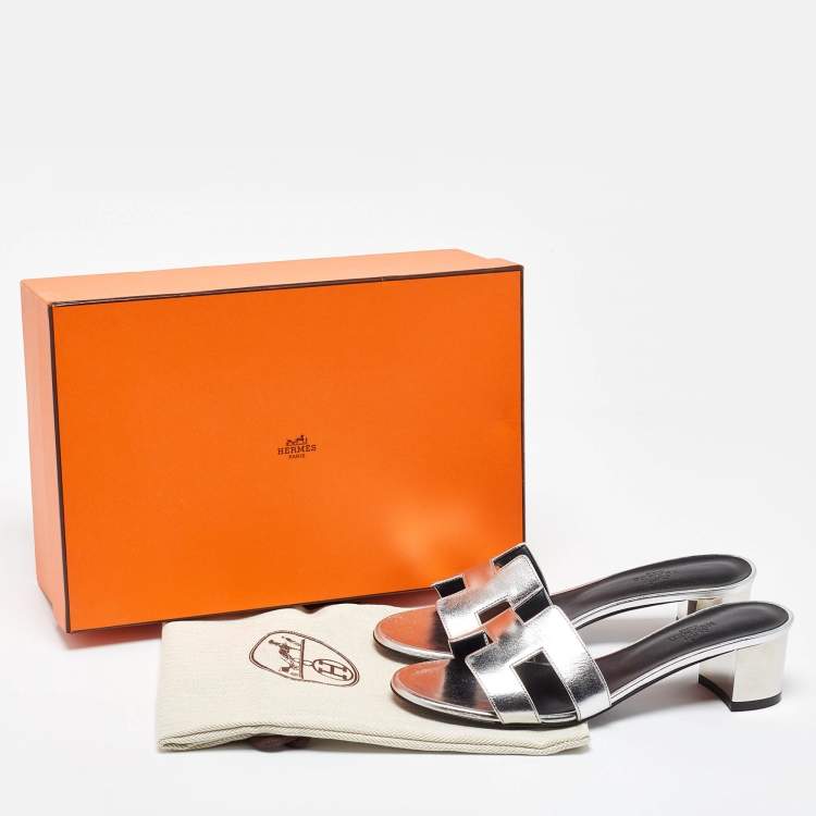 Pre Owned Hermes Silver Leather Oasis Slide Sandals Size 38