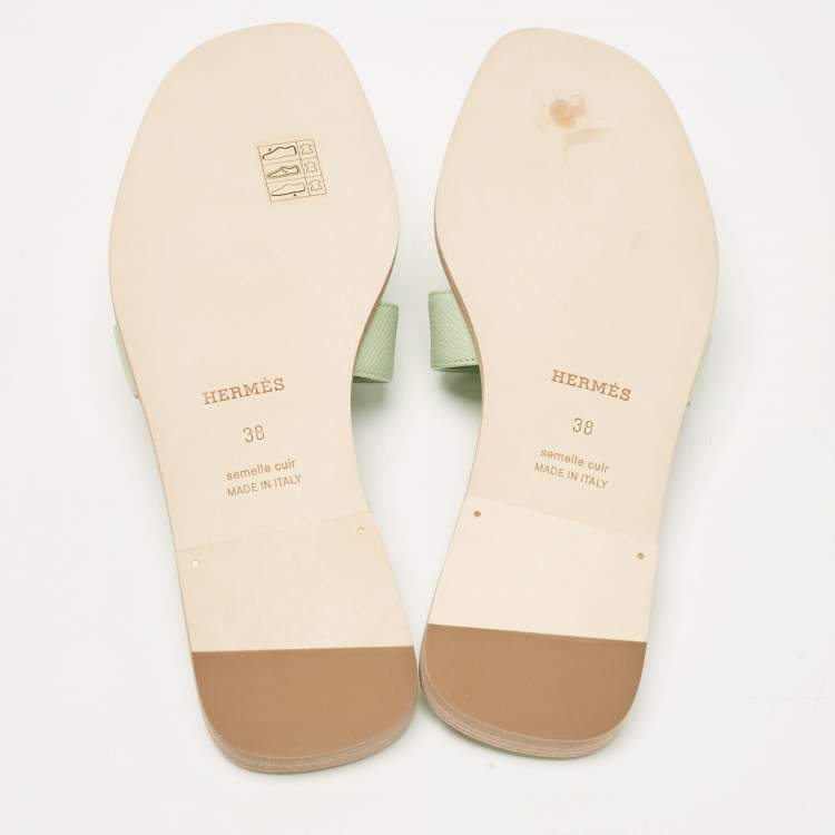 مملوكة مسبقًا Hermes Green Leather Oran Flat Slides Size 38