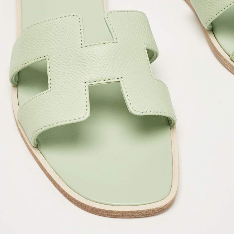 مملوكة مسبقًا Hermes Green Leather Oran Flat Slides Size 38