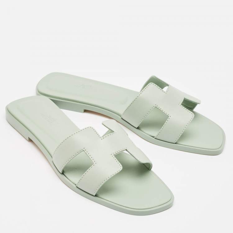 Pre Owned Hermes Mint Green Leather Oran Flat Slides Size 37.5