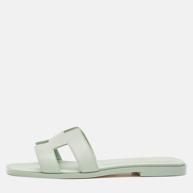 Pre Owned Hermes Mint Green Leather Oran Flat Slides Size 37.5
