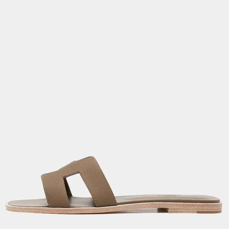 مملوكة مسبقًا Hermes Brown Leather Oran Flat Slides Size 41