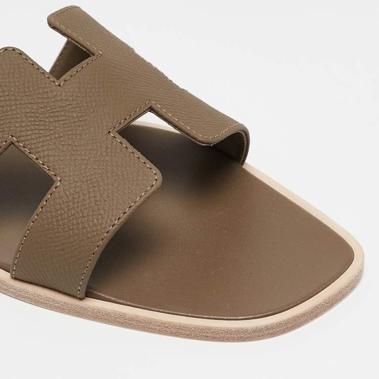 مملوكة مسبقًا Hermes Brown Leather Oran Flat Slides Size 41