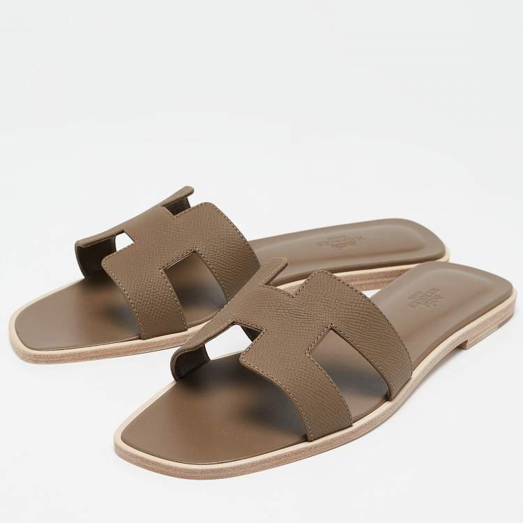 مملوكة مسبقًا Hermes Brown Leather Oran Flat Slides Size 41