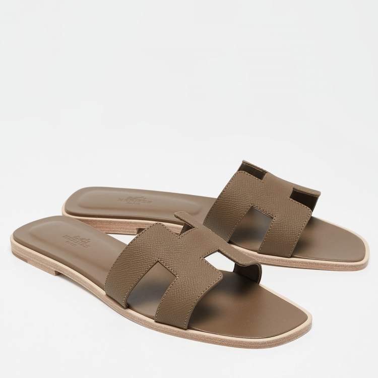 مملوكة مسبقًا Hermes Brown Leather Oran Flat Slides Size 41