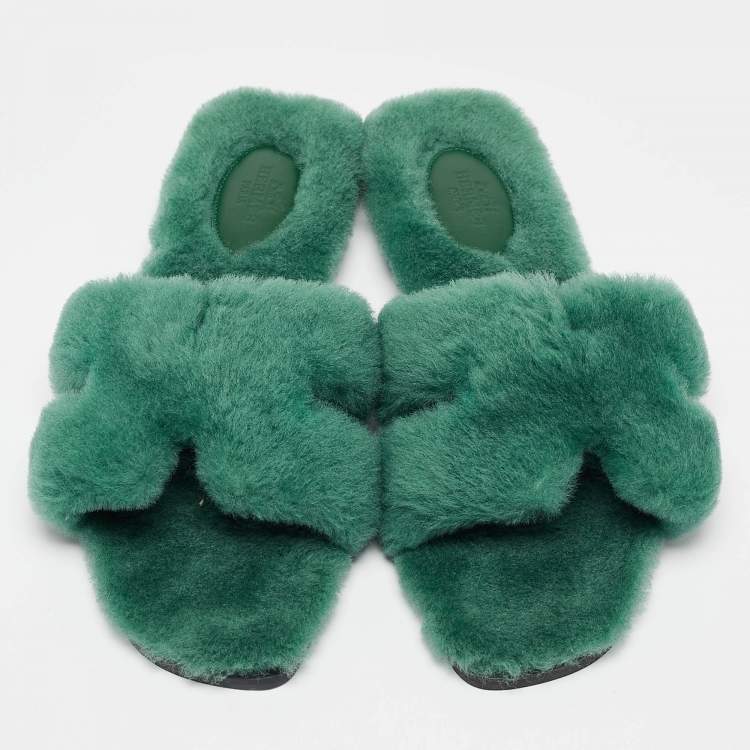 Pre Owned Hermès Green Shearling Fur Oran Flat Slides Size 39
