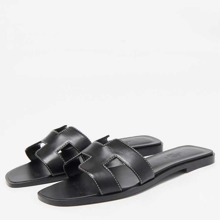 مملوكة مسبقًا Hermes Black Leather Oran Flat Slide Sandals Size 38