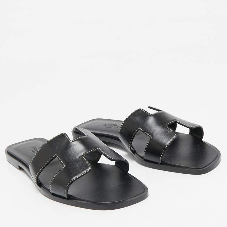 مملوكة مسبقًا Hermes Black Leather Oran Flat Slide Sandals Size 38