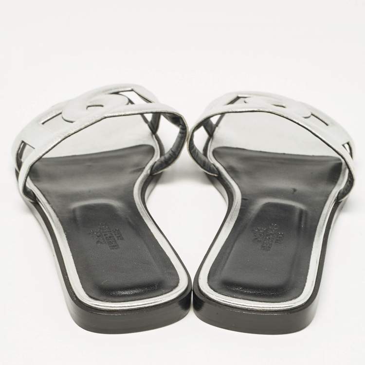 Pre Owned Hermes Silver Leather Omaha Flat Slides Size 39