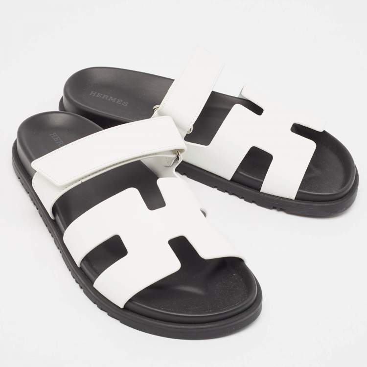 مملوكة مسبقًا Hermes White Leather Chypre Flat Sandals Size 40.5
